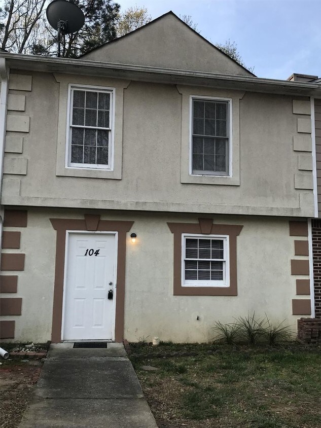 Foto principal - 104 Hampton Square Drive