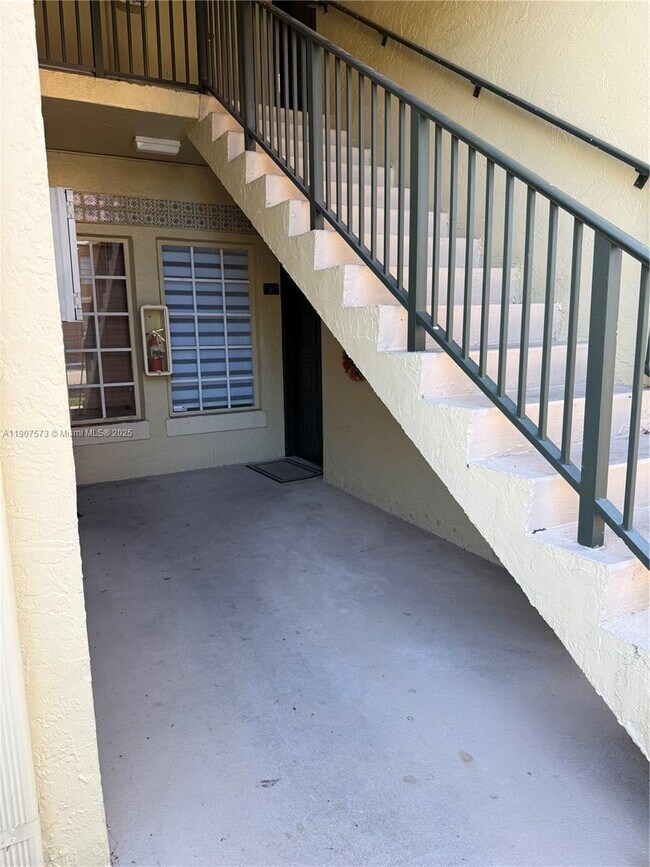 Foto del edificio - 18308 NW 68th Ave