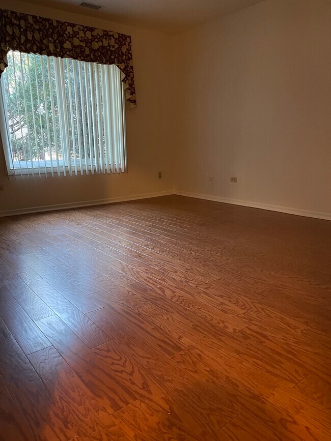 7510 Farmingdale Dr Unit 105, Darien, IL 60561 Condo for Rent in