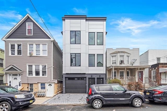 Building Photo - 110 Clendenny Ave