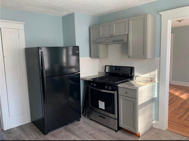 Kitchen - 366 W Rock Ave