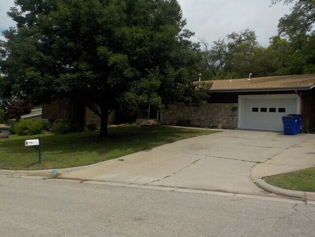 Foto del edificio - 101 S Bunker Hill Dr