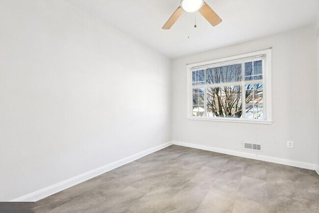 Foto del edificio - Charming 3BR Townhome in Dundalk