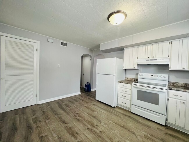 Building Photo - Gorgeous 3 Bedroom Single Family Home!