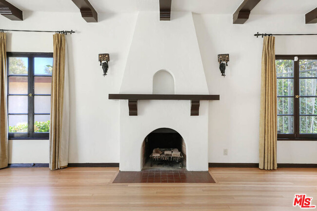 Foto del edificio - 2321 W Silver Lake Dr