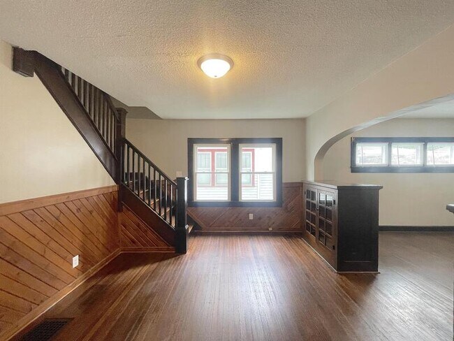 Building Photo - 918 E Tabor St