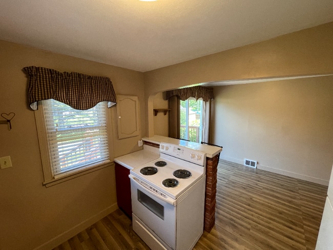 Foto del edificio - 1032 E Cloverland Dr