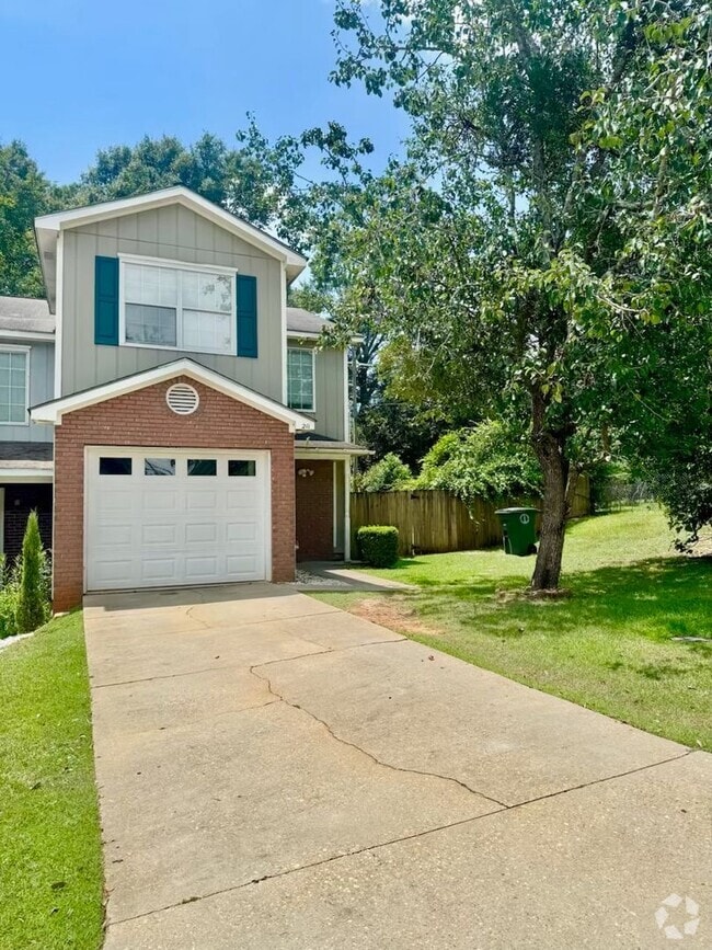 Building Photo - 211 Woodrun Dr