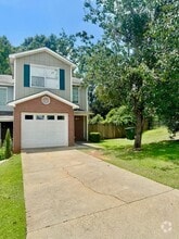 Building Photo - 211 Woodrun Dr
