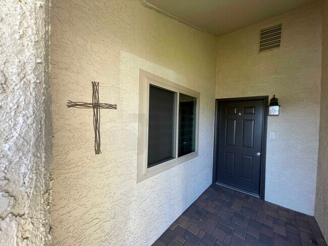 Building Photo - 1462 W 12th Ln