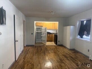 Building Photo - 502 E 184th St
