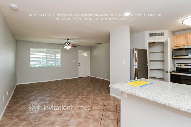 Foto del edificio - 3819 W Columbine Dr