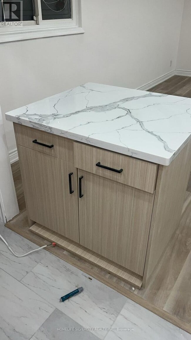 Building Photo - 224 Livingston Rd