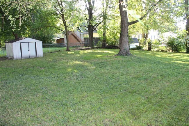 Building Photo - 710 Maple St
