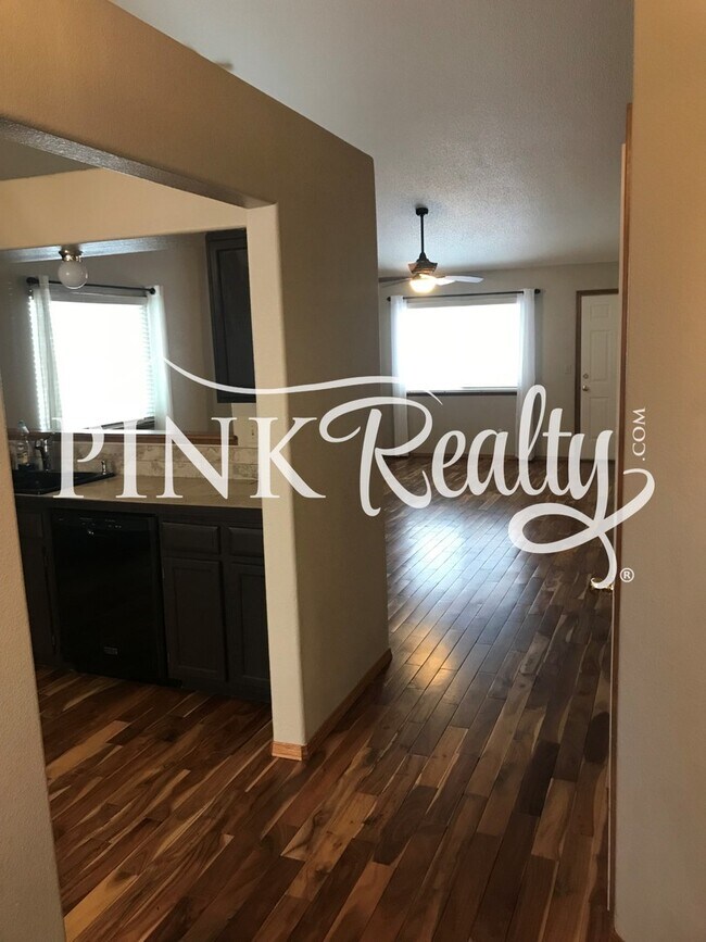 Foto del edificio - Charming Rancher with Fully Finished Basem...