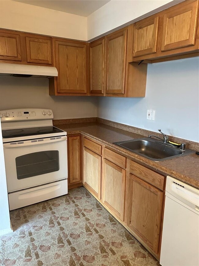 Building Photo - 25300 Shiawassee Cir