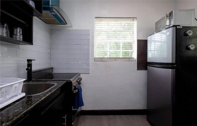 Foto del edificio - 19 NW 51st St