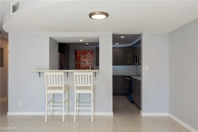 Building Photo - 3 br, 2.5 bath  - 650 Tennis Club Dr