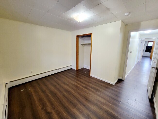 Foto del edificio - 408 E Main St