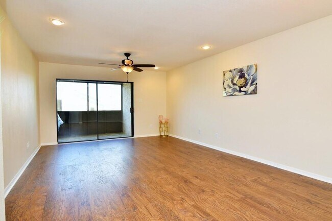 Foto del edificio - 3025 Walnut Bend Ln