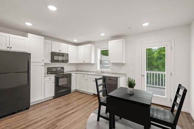 Foto del edificio - Newly built Two Level 2BR/1.5 Bath Townhouse with finished walk-out basement for rent in Hampden ...