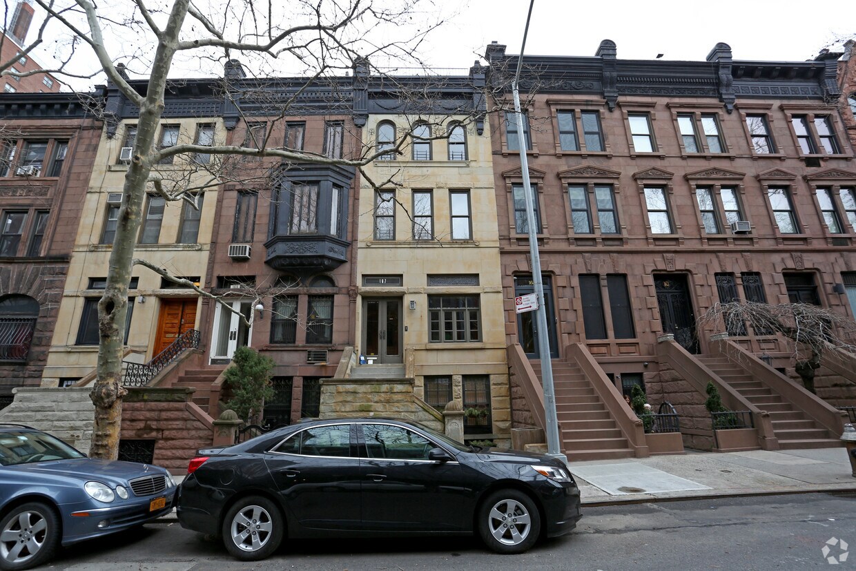 Building Photo - 167 W 88th St