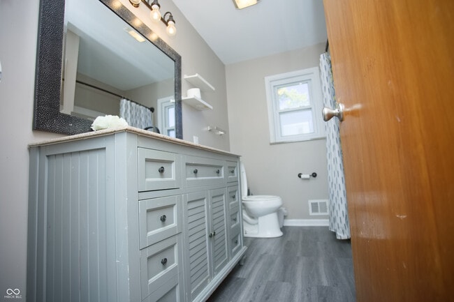 Foto del edificio - 150 E Beechwood Ln