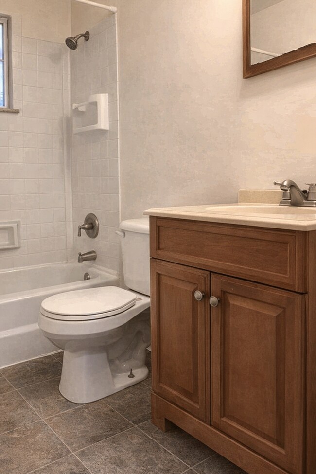 Foto del edificio - 3 Bedroom NE Canton House for rent