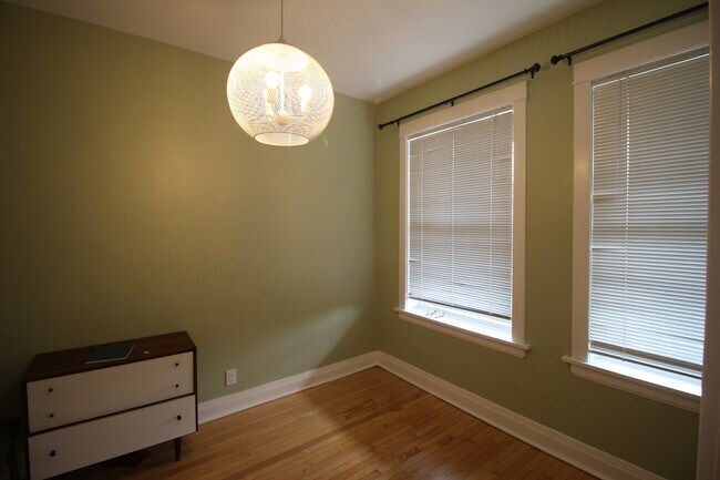 Foto del edificio - 2428 N Talman Ave