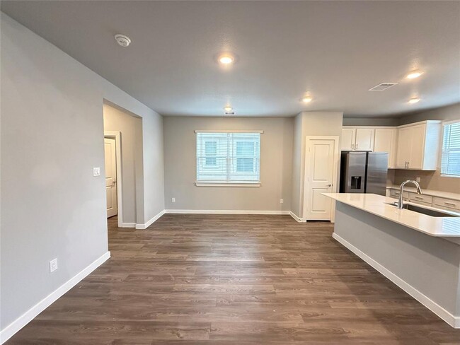 Foto del edificio - 5019 Ricochet Ln