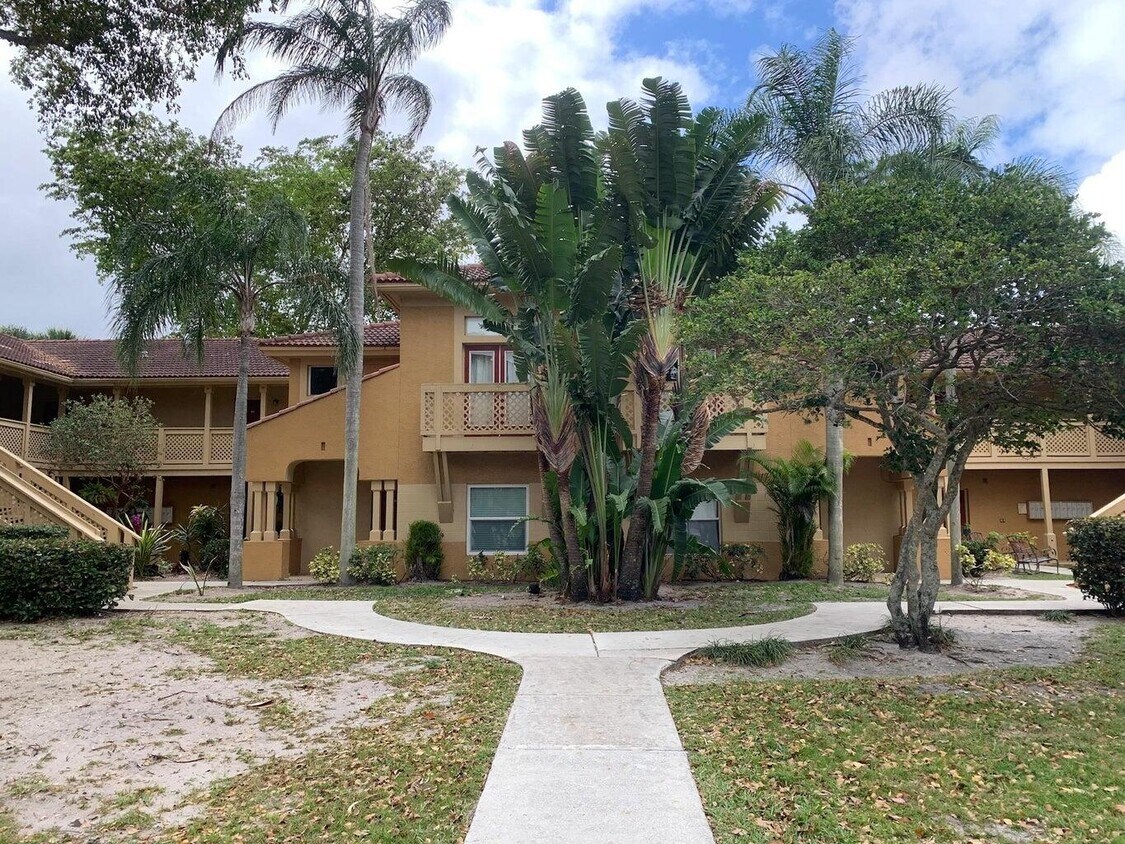 4783 Via Palm Lk Lk Unit 122, Haverhill, FL 33417 Condo for Rent in