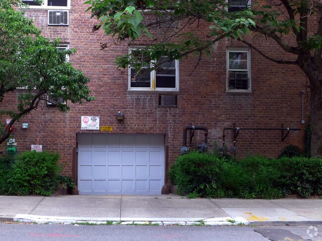 Building Photo - 14065 Beech Ave