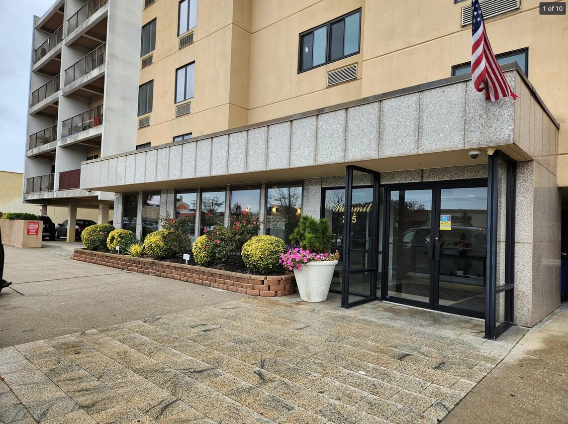235 W Park Ave Unit 106, Long Beach, NY 11561 Condo for Rent in Long