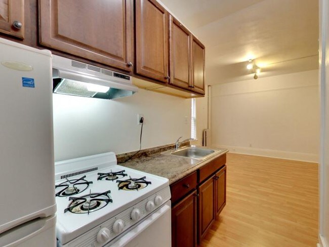 Building Photo - bedroom in San Francisco CA 94109