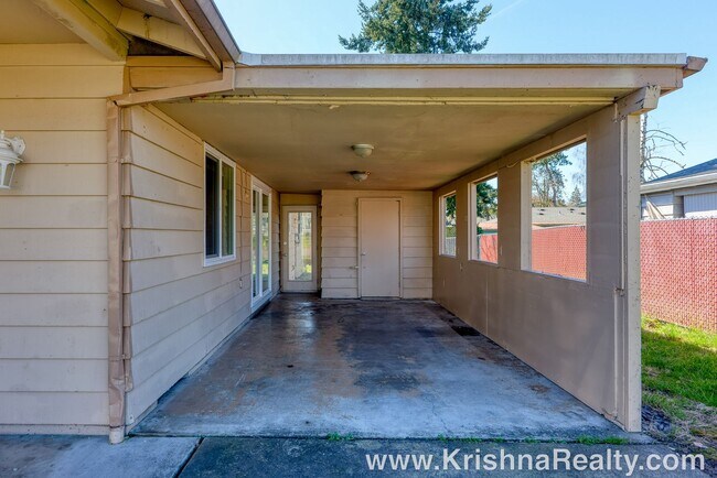 Building Photo - Charming 2 BD* 1 BA* Duplex Available For ...