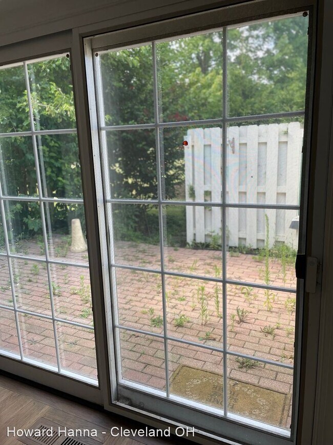 Building Photo - 3 br, 2.5 bath House - 34114 Chagrin Blvd....