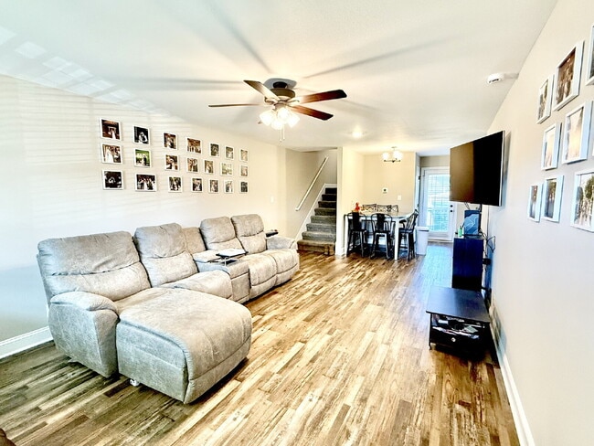 Building Photo - For Rent: Modern 3 Bed, 2.5 Bath Home on S...