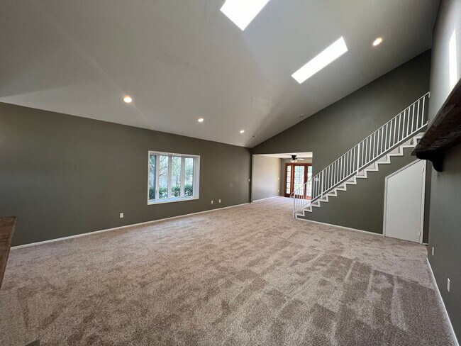 Building Photo - Stunning 4 Bedroom, 3 Bath Tierrasanta Hom...