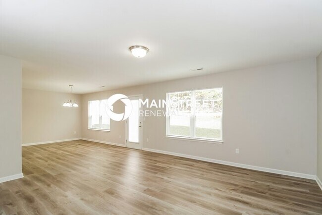 Foto del edificio - 4 Bedroom Pet-Friendly Home in Winston-Salem, NC with Main Street Renewal