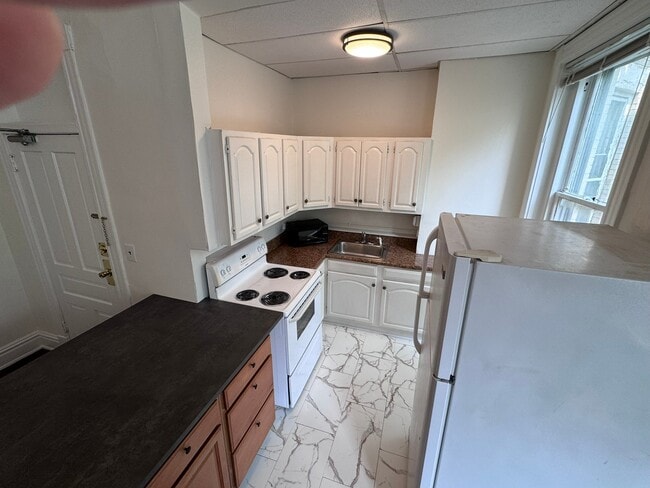 Photo - 1613 W Grace St (Richmond, VA) House