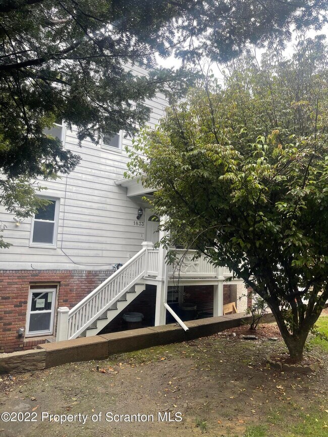 Building Photo - 1833 S Webster Ave