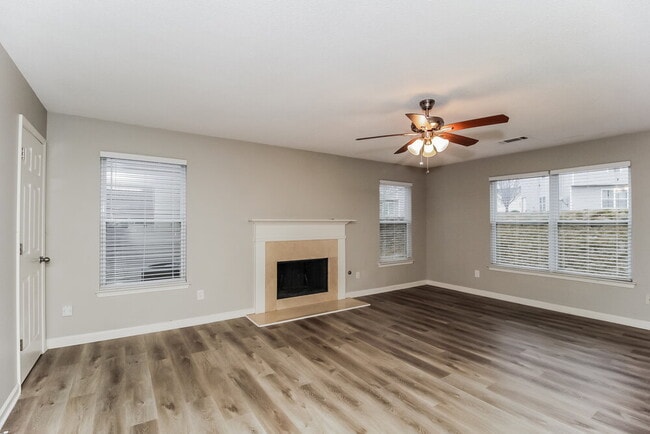 Foto del edificio - 5016 Serenity Point Ln