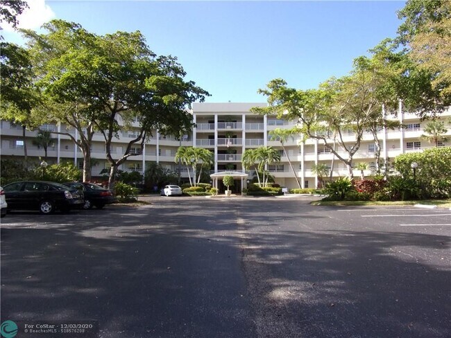 Foto del edificio - 805 Cypress Blvd