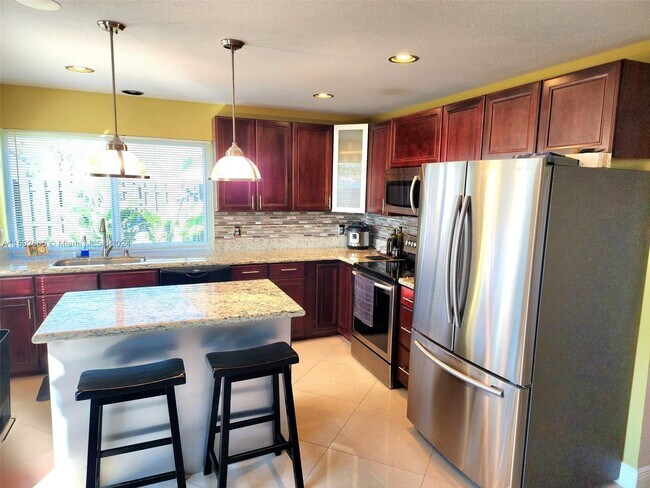 Foto del edificio - 6136 NW 183rd Terrace