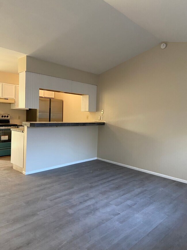 Building Photo - 506P