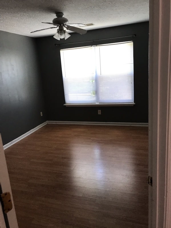 Building Photo - 205 Fox Run Rd