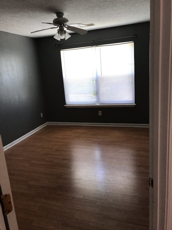 Foto del edificio - 205 Fox Run Rd