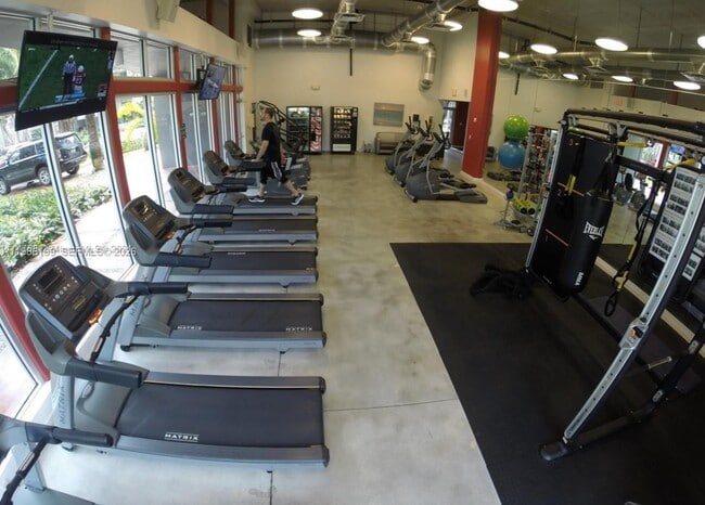 Foto del edificio - 700 NE 63rd St