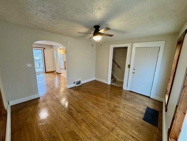 Building Photo - 103 Luton Ave SE