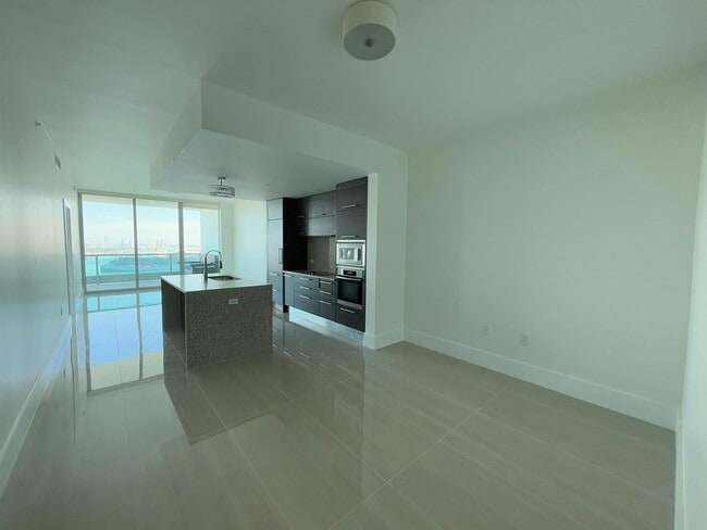 Building Photo - 900 Biscayne Blvd